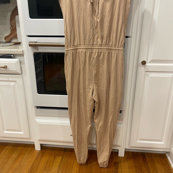 Le Lis Tan Drawstring Waist Jumpsuit NWT - Picture 10 of 11